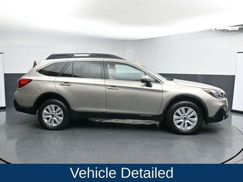 Used 2018 Subaru Outback 2.5i Premium image 12