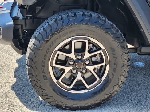 Used 2025 Jeep Wrangler Unlimited Rubicon AWD/4WD image 10