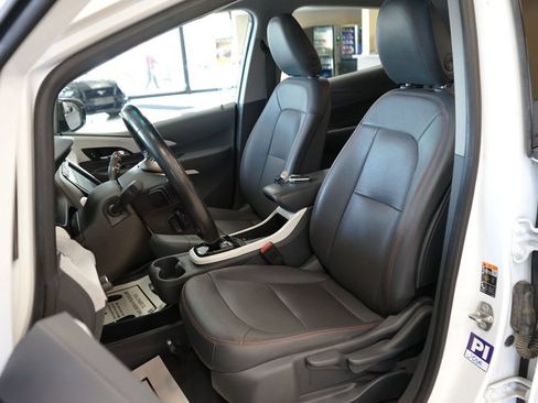 Used 2018 Chevrolet Bolt Premier w/ Driver Confidence II Package FWD image 2