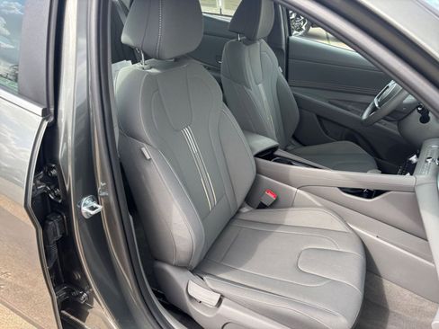 Used 2025 Hyundai Elantra SEL image 37