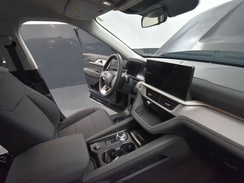 Used 2025 Ford Explorer Active image 18