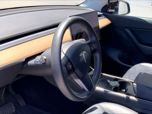 Used 2021 Tesla Model Y Long Range AWD/4WD image 3