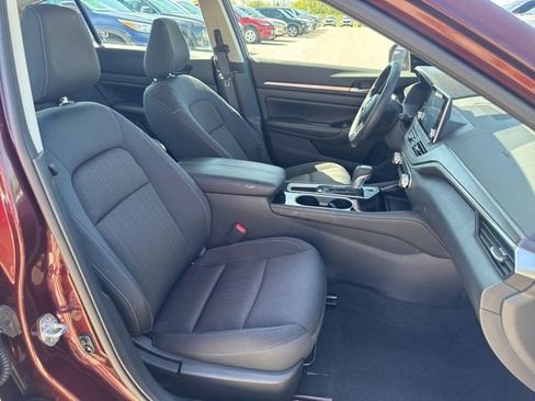 Used 2023 Nissan Altima 2.5 SV FWD image 14