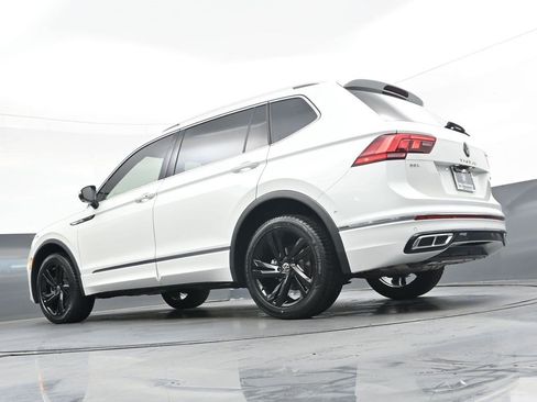 Used 2023 Volkswagen Tiguan SEL R-Line AWD/4WD image 32