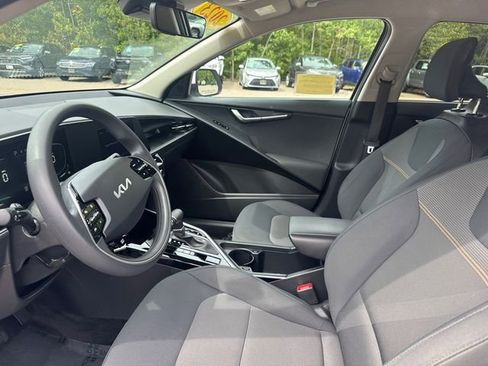 Used 2023 Kia Niro LX image 38