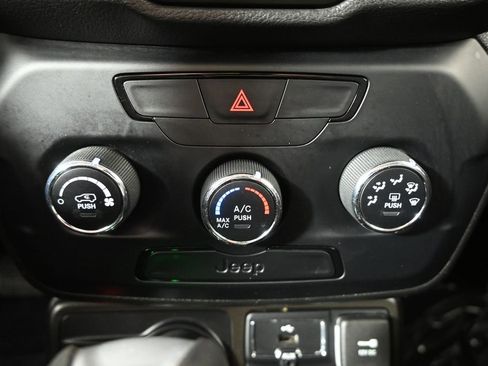 Used 2020 Jeep Renegade Sport AWD/4WD image 29