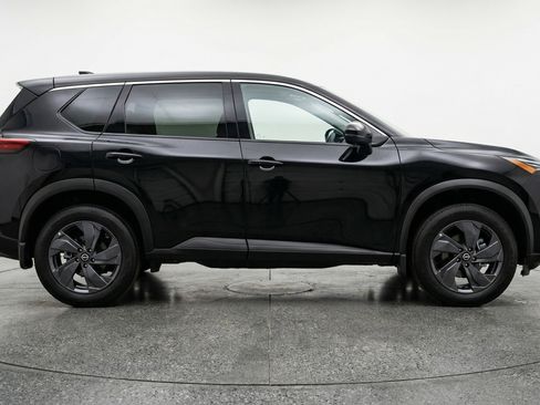 Used 2025 Nissan Rogue SV AWD/4WD image 11
