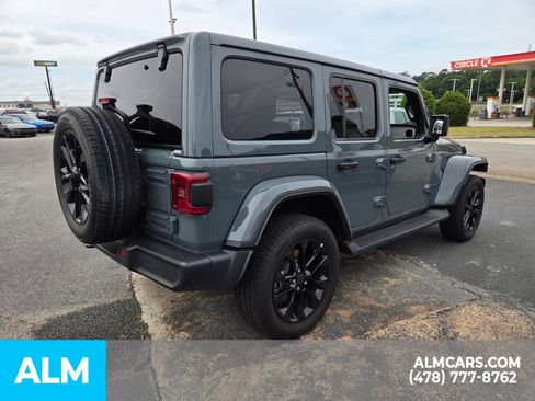 Used 2025 Jeep Wrangler Unlimited Sahara AWD/4WD image 16