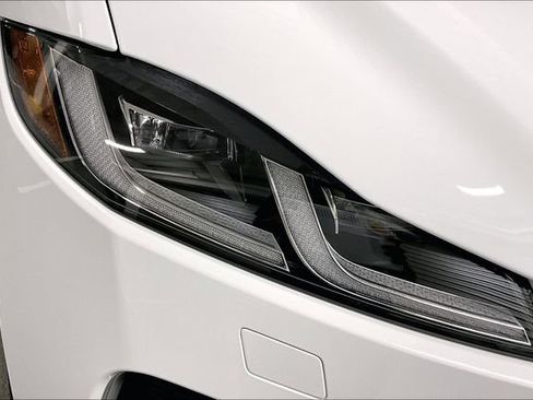 Certified 2025 Jaguar F-PACE R-Dynamic S image 28