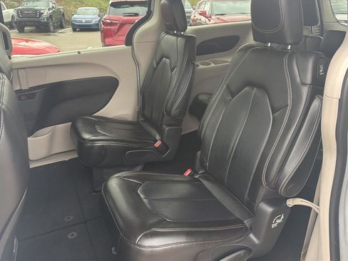 Used 2021 Chrysler Voyager Lxi FWD image 30