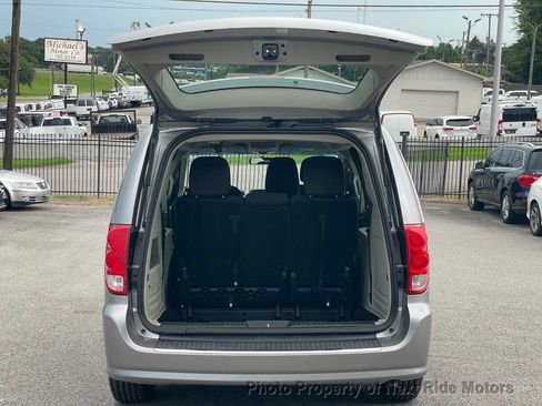 Used 2015 Dodge Grand Caravan American Value Package FWD image 26