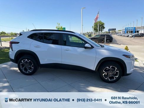 Used 2024 Chevrolet Trax LT w/ Driver Confidence Package FWD image 18