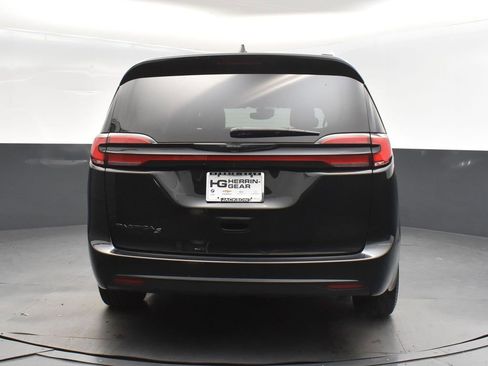 Used 2022 Chrysler Pacifica Touring-L w/ S Appearance Package image 7