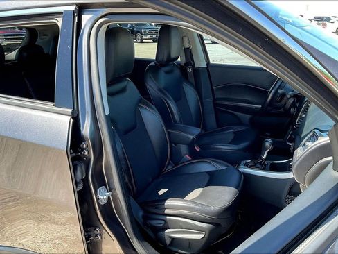 Used 2018 Jeep Compass Latitude w/ Popular Equipment Group FWD image 7