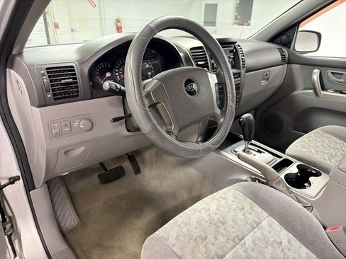 Used 2006 Kia Sorento 2WD image 4