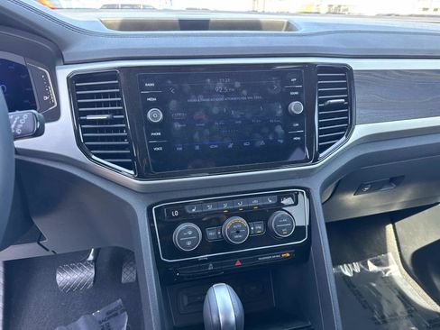 Used 2023 Volkswagen Atlas SE w/ Black Wheel Package image 25