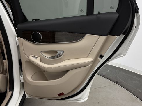 Used 2021 Mercedes-Benz GLC 300 image 28