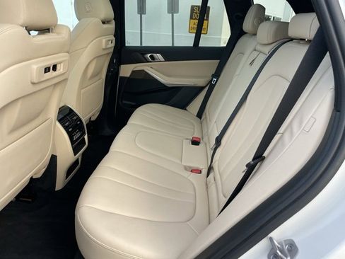 Used 2022 BMW X5 xDrive40i w/ Parking Assistance Package image 7