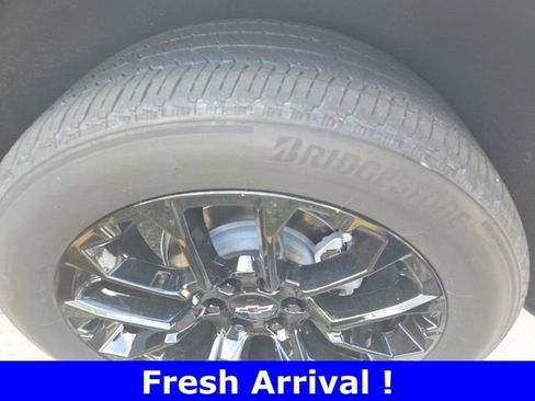 Used 2023 Chevrolet Suburban Premier image 8