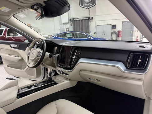 Used 2018 Volvo XC60 T6 Momentum w/ Advanced Package image 20
