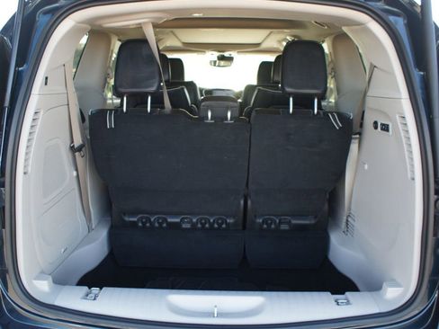 Used 2022 Chrysler Pacifica Limited image 19