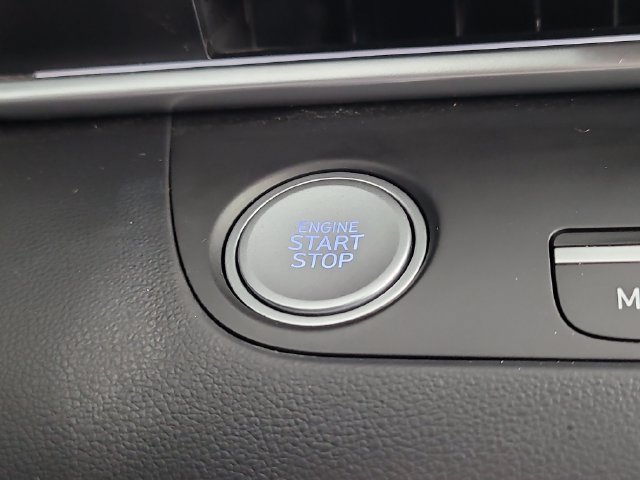 Used 2024 Hyundai Elantra SEL FWD image 27