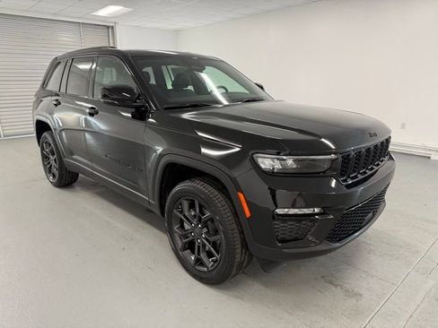 New 2025 Jeep Grand Cherokee Limited image 3