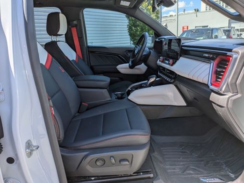 Used 2025 GMC Canyon AT4 w/ AT4X Package AWD/4WD image 30