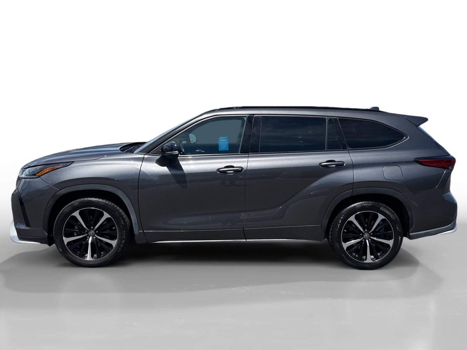 Used 2021 Toyota Highlander XSE AWD/4WD image 2