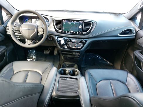 Used 2024 Chrysler Pacifica Hybrid S Appearance Pkg w/ Uconnect Theater Family Group image 9