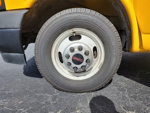 Used 2018 GMC Savana 3500 Extended w/ Driver Convenience Package image 24