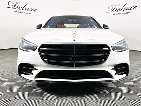 Used 2022 Mercedes-Benz S 580 4MATIC Sedan w/ AMG Line Package image 2