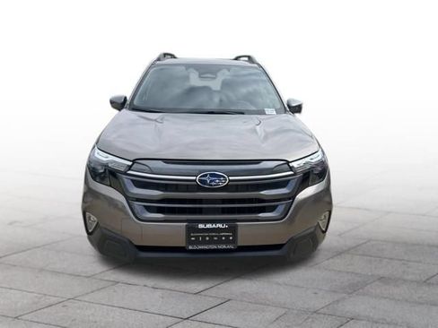 Used 2025 Subaru Forester Premium AWD/4WD image 2