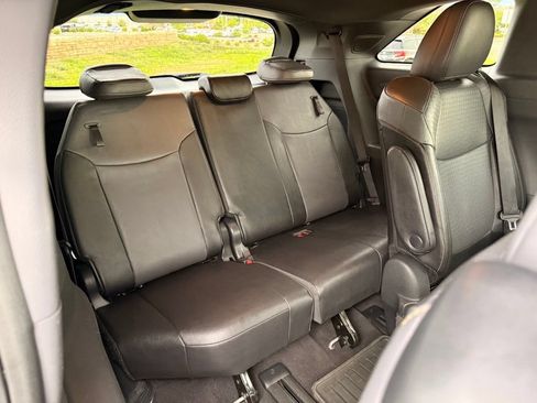 Used 2024 Toyota Sienna XLE Woodland Edition AWD/4WD image 27