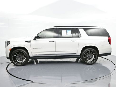 Used 2023 GMC Yukon XL Denali Ultimate image 4