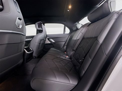 New 2026 BMW i7 xDrive60 image 25