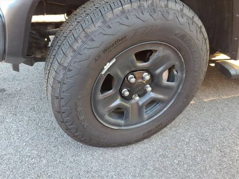 Used 2025 Jeep Wrangler Sport AWD/4WD image 3