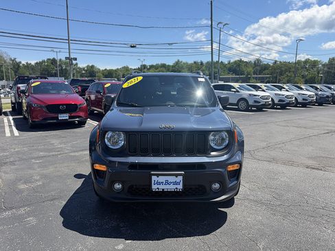 Used 2021 Jeep Renegade Latitude AWD/4WD image 11