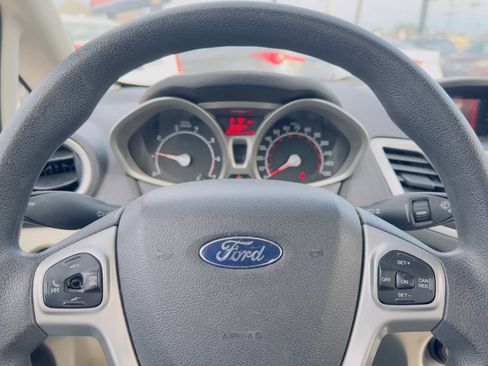 Used 2013 Ford Fiesta SE image 22