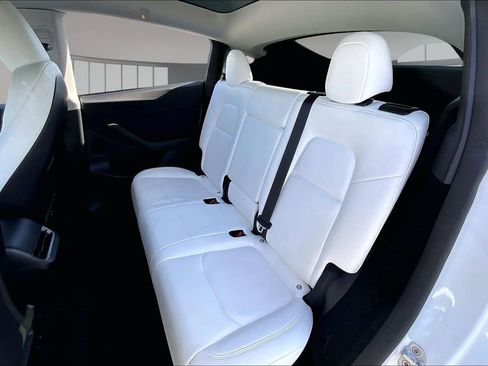 Used 2024 Tesla Model Y Long Range AWD/4WD image 20