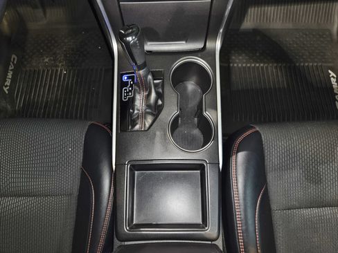 Used 2017 Toyota Camry SE w/ Moonroof Package FWD image 38