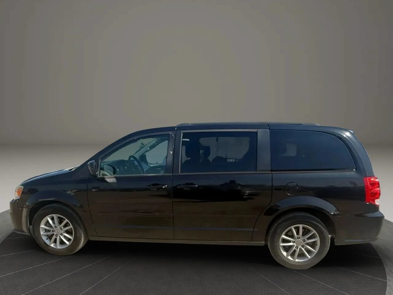 Used 2015 Dodge Grand Caravan SXT FWD image 9