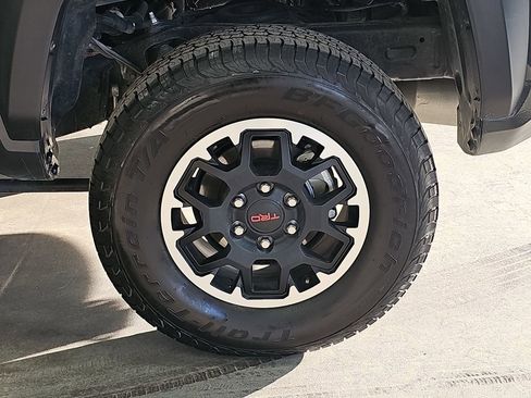 Used 2025 Toyota Tacoma TRD Off-Road image 33