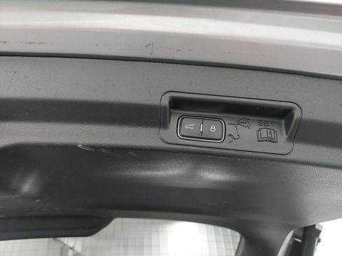 Used 2022 Ford Explorer Limited image 15