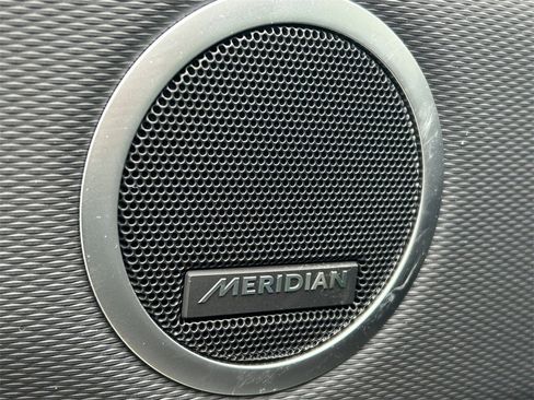 Used 2024 Land Rover Discovery Dynamic SE image 27