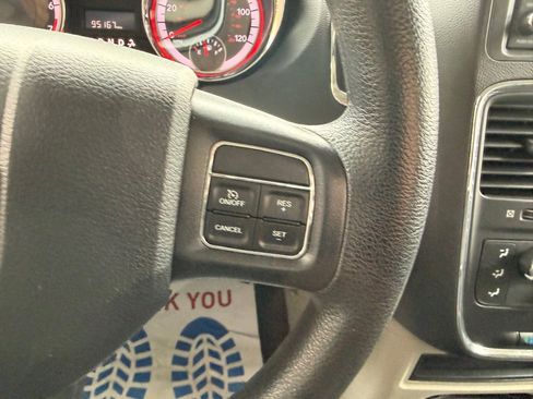 Used 2018 Dodge Grand Caravan SE image 22