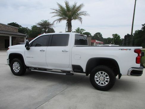 Used 2021 Chevrolet Silverado 2500 LTZ AWD/4WD image 2