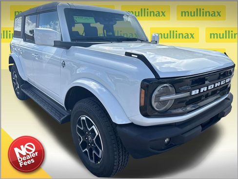 New 2025 Ford Bronco Outer Banks image 1