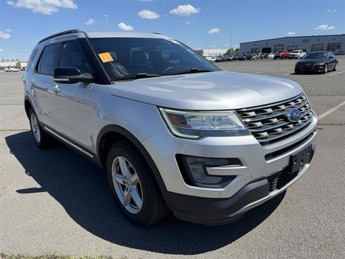 Used 2016 Ford Explorer XLT w/ Equipment Group 202A AWD/4WD image 18