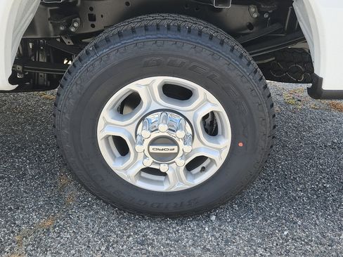 New 2026 Ford F250 XLT w/ FX4 Off-Road Package AWD/4WD image 5